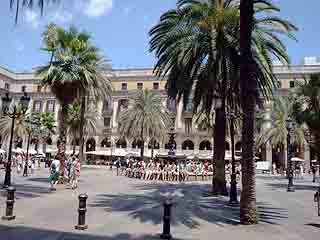  バルセロナ:  スペイン:  
 
 Placa Reial